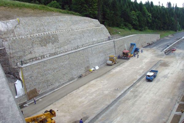 Výstavba cesty Skalité - hranica SR/PR